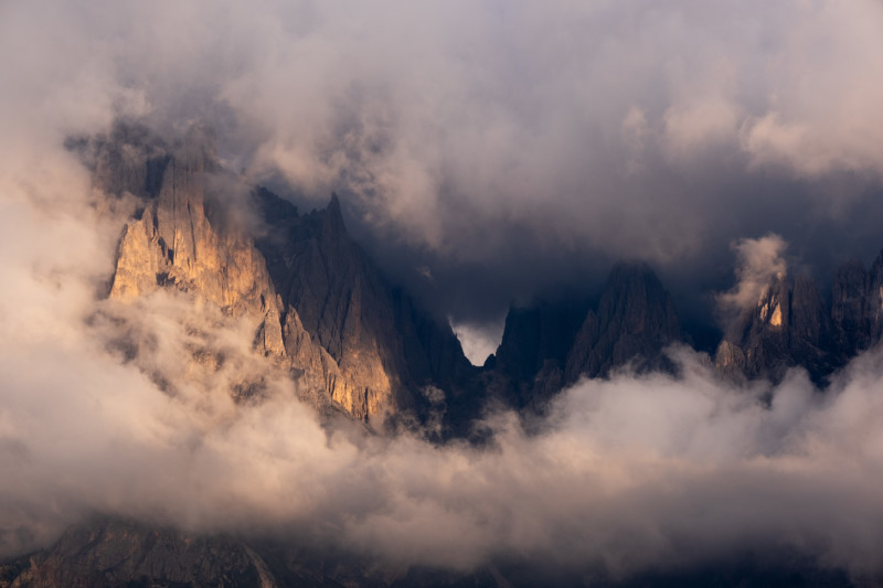 04-livieri_peaks_blackswhites-800x533.jpg