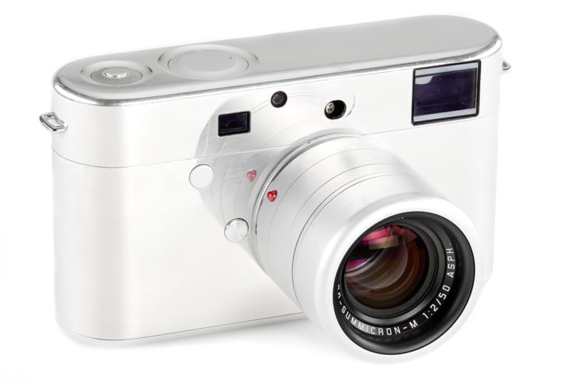 Jony-IveMarc-newson-Leica-800x533.jpg