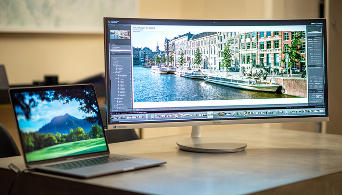 This Samsung Ultra-Wide Proves Curved Screens Are More Than a Gimmick
