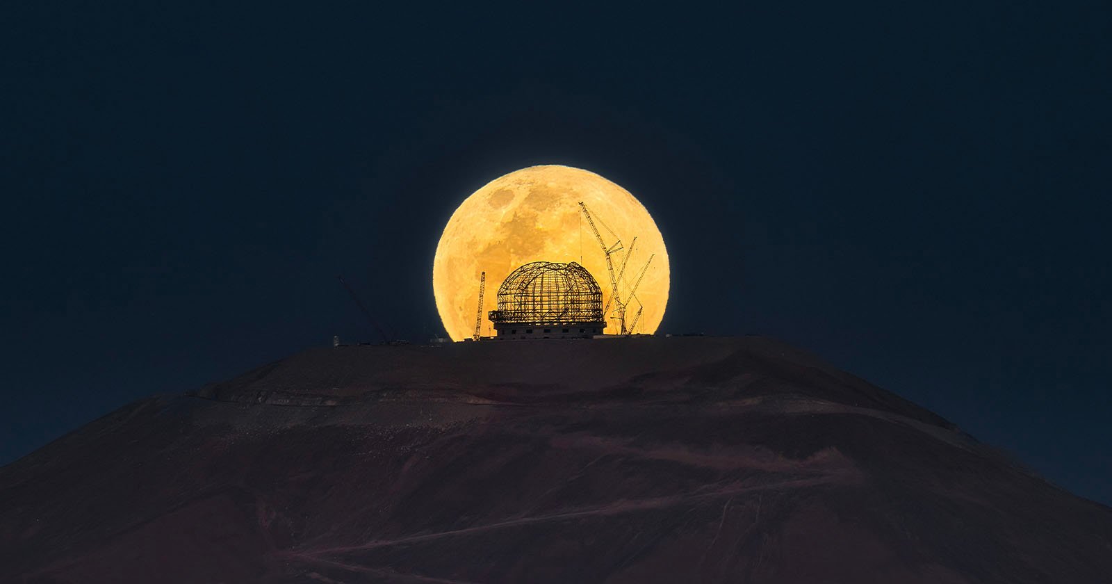 Moons rises over the Extremely Large Telescope