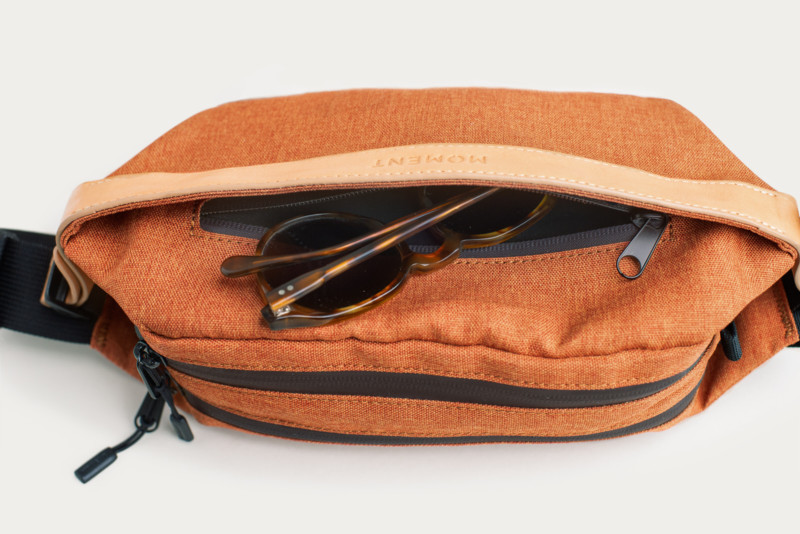 moment-fanny-sling-details-01-800x534.jpg