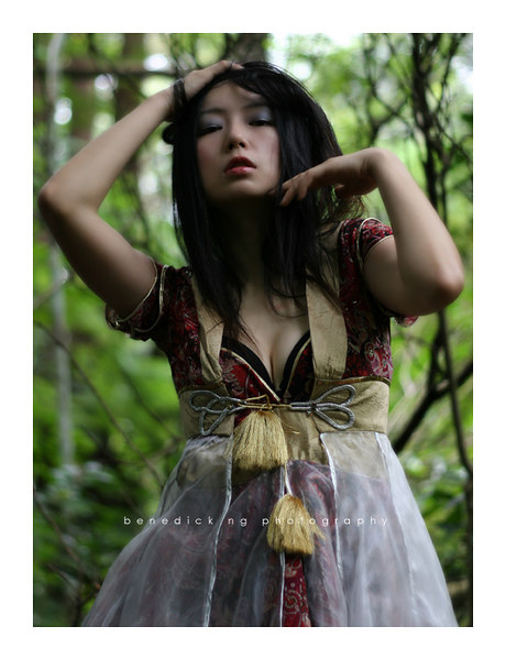 Fashion_Shooting_forest_by_soupsoup.jpg