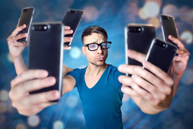 mobile-phone-camera-influencer-influwanker-selfies-selfie-taking-obsessed-narcissism-800x534.jpg