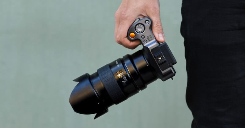 Hasselblad-Unveils-XH-Converter-0.8-a-950-Adapter-and-Speedbooster-800x420.jpg