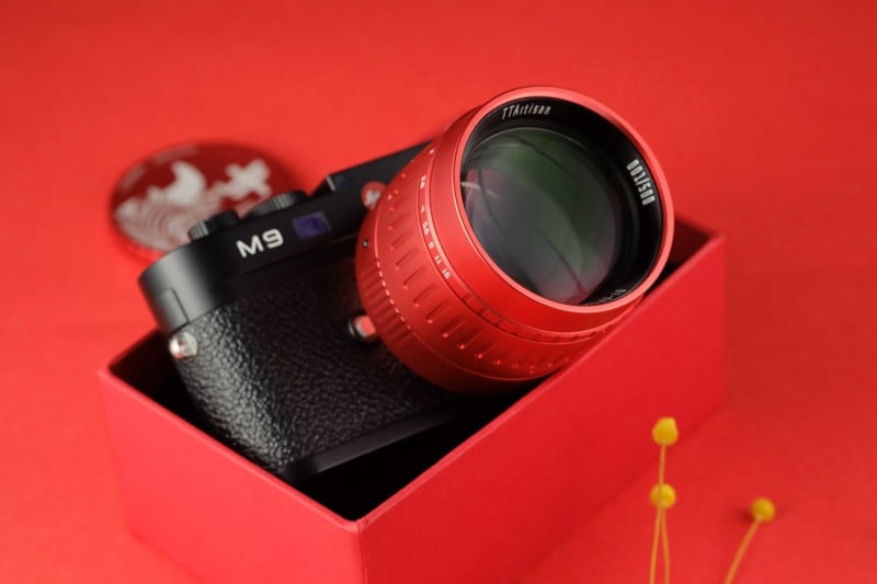 Red-TTartisan-50mm-f0.95-limited-edition-lens-for-Leica-M-mount-to-celebrate-the-Year-of-the-Ox-3-800x533.jpg
