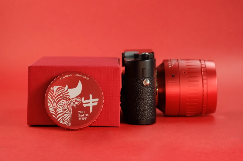 Red-TTartisan-50mm-f0.95-limited-edition-lens-for-Leica-M-mount-to-celebrate-the-Year-of-the-Ox-7-800x533.jpg
