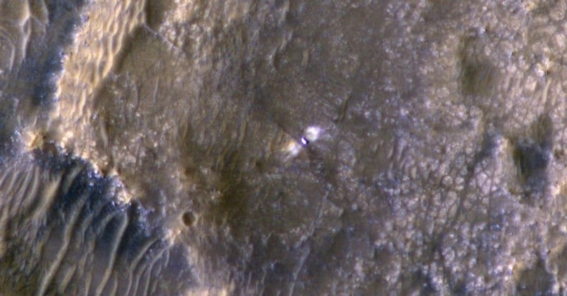 PIA24427-HiRISE_Views_Perseverance_After_Landing-800x418.jpg