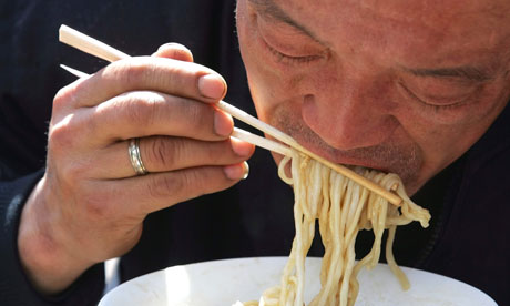 A-Chinese-man-eats-noodle-008.jpg