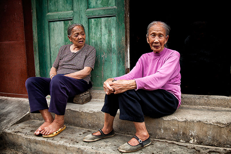 Older-Chinese-Women-on-Stairs.jpg