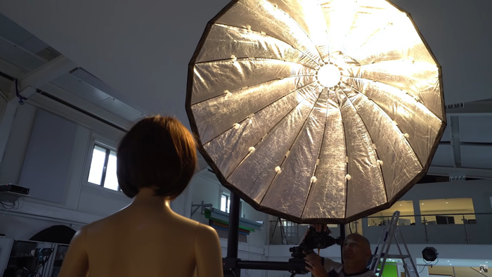 Are There Any Benefits to a Parabolic Softbox, or Are They a Marketing Gimmick? Are There Any Benefits to a Parabolic Softbox, or Are They a Marketing Gimmick?