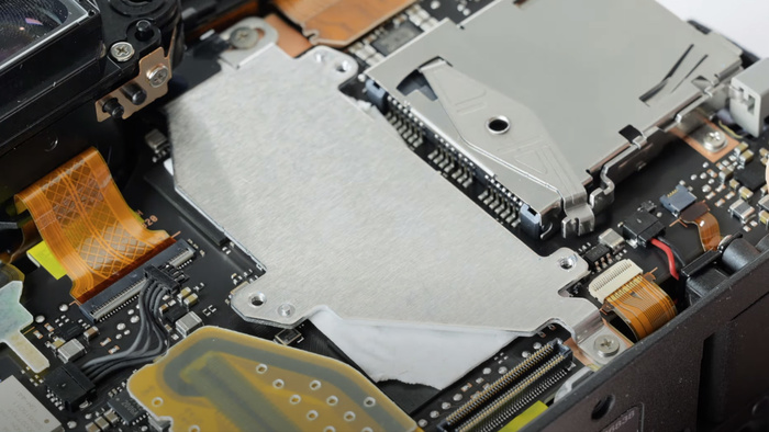 DIY Water-Cooled Canon R5 Set-up Results in Unlimited 8K Recording DIY Water-Cooled Canon R5 Set-up Results in Unlimited 8K Recording