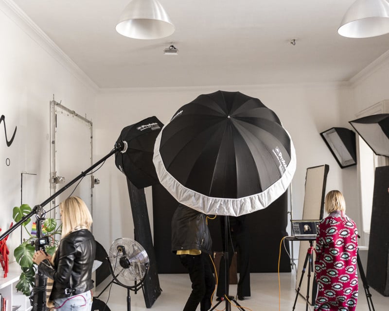 BTS-Illya-Profoto-Fashion-Shoot_Werk-MM-Studio-Illya-Ovchar-Polgar-Tunde-3-copy-800x640.jpg