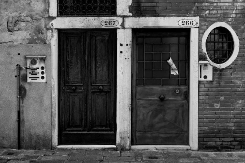 street-photography-tips-anete-lusina-petapixel-11-800x534.jpg