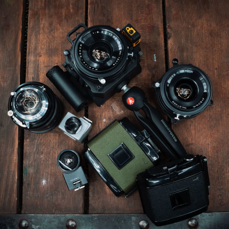Goodman-Zone-camera-with-lenses-and-magazines-800x800.jpg