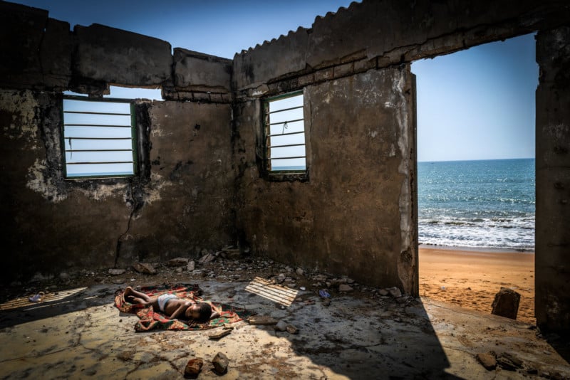 1.-Environmental-Photographer-of-the-Year-The-rising-tide-sons-Antonio-Aragon-Renuncio-2019-800x534.jpg