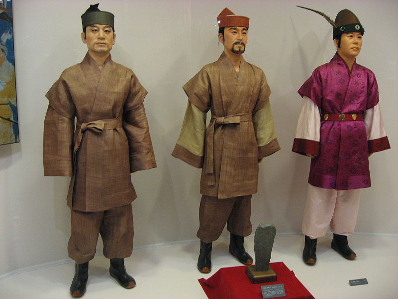 800px-Hanbok_during_the_Korean_Three_Kingdoms_period-01.jpg